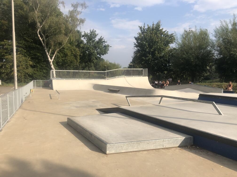 Skatepark Roermond manualpad en rail.jpg