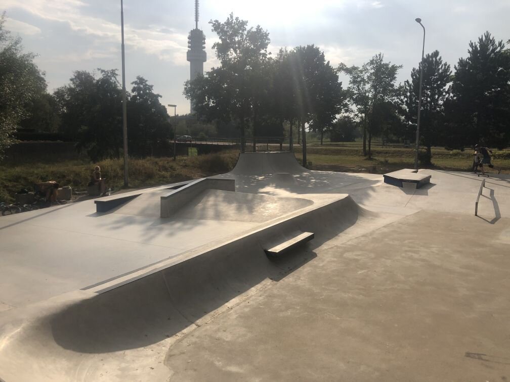 Skatepark Roermond overview met chinabank.jpg
