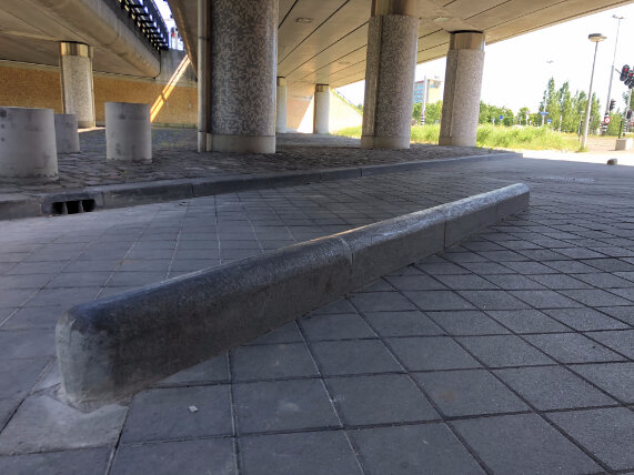 Skatespot-Terwijde-Slappy-Curb-2-Skateparkrecht.jpg