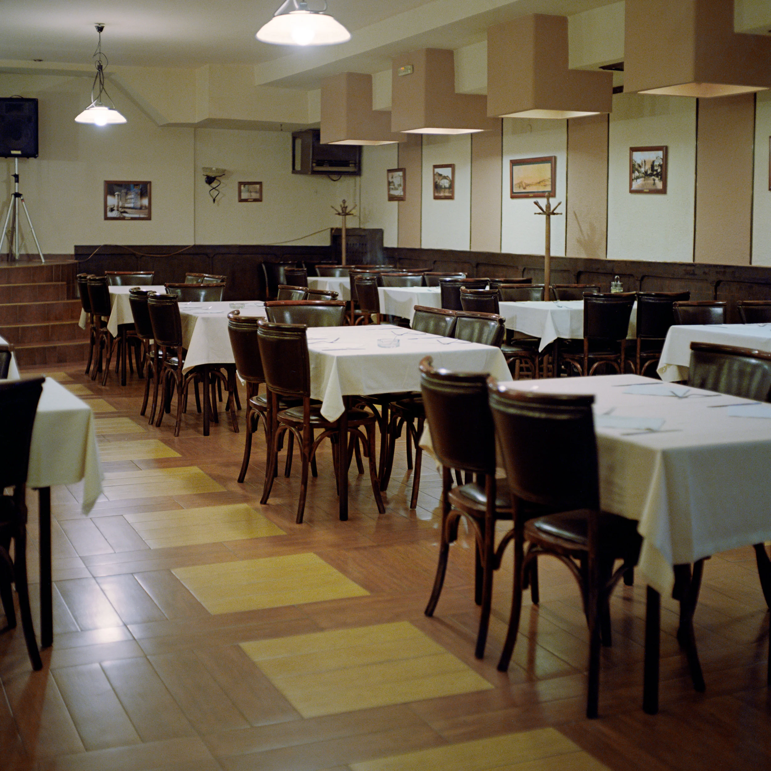 Hotel Royal #02 2012 80cm x 80cm C-print 1/3 + 1 AP