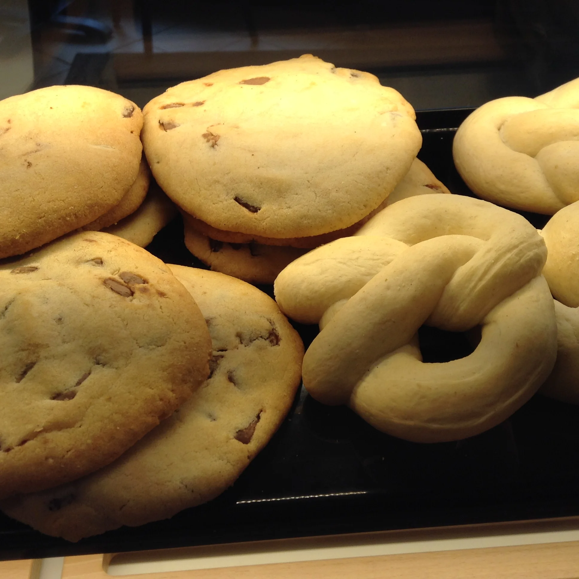 Sjokoladekjeks og vannkringle.JPG