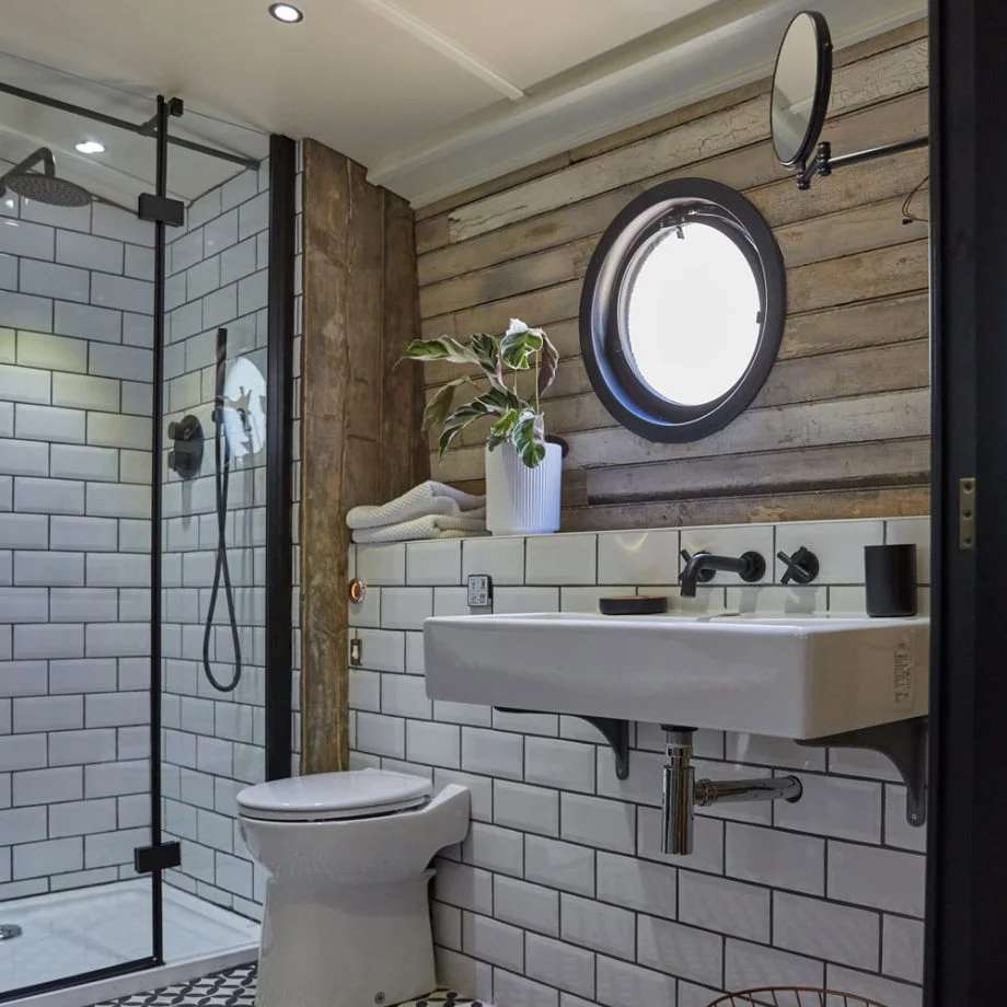 Bathroom shot 4.jpg