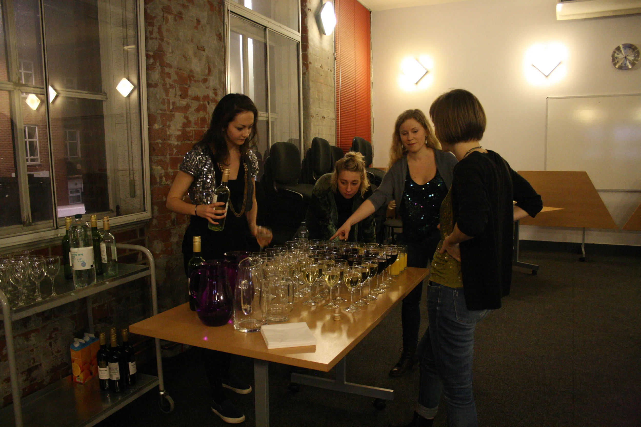 Sofia: This is how much wine you pour into the glasses! Basta!