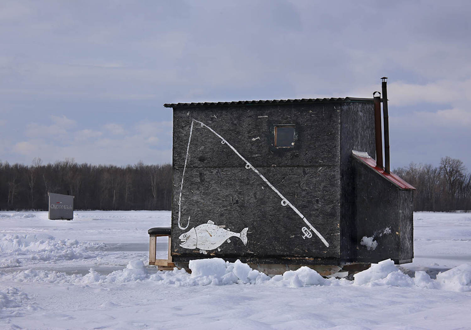 Black icefishing hut.jpg
