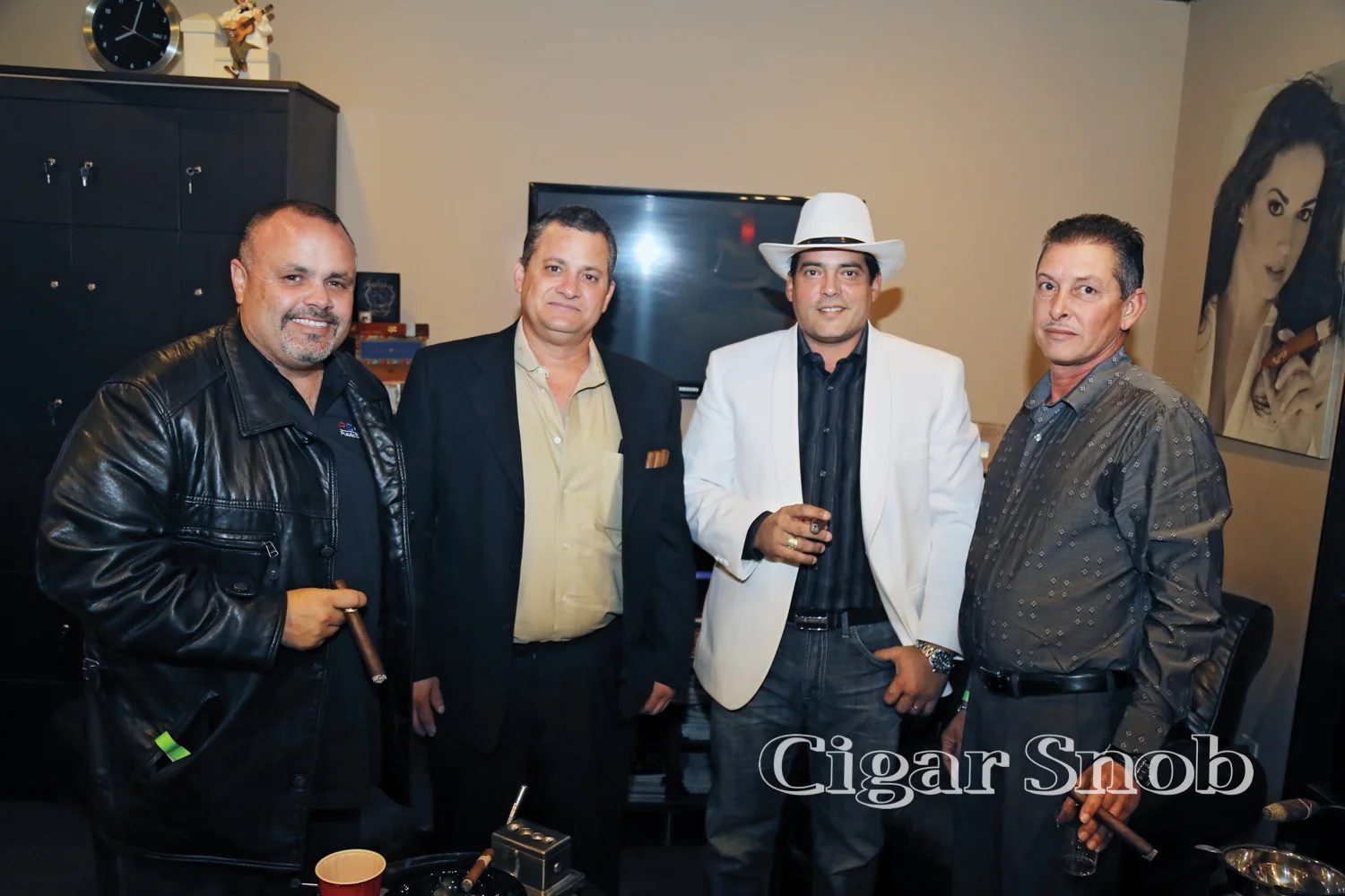 Hirochi Robaina (second from right) visited Doral to promote HR.