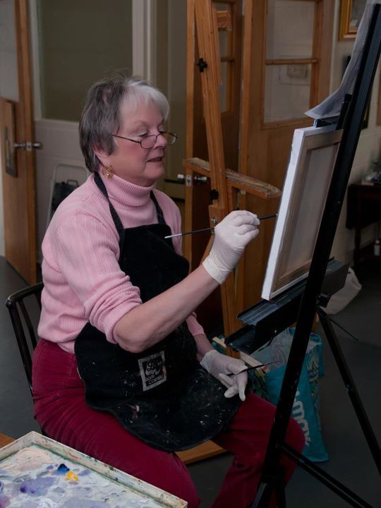 Artist Julie Dameron painting at The Creative Center. Photographer Steve Brenneis
