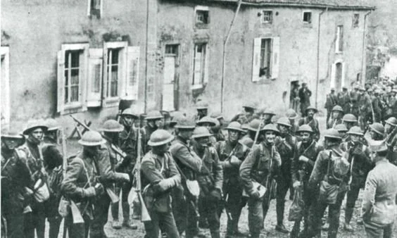 5th Marines arrive in France.jpg