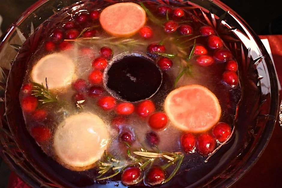 Holiday Party for Members - Enjoy Music, Punch, & Good Cheer on December 6!