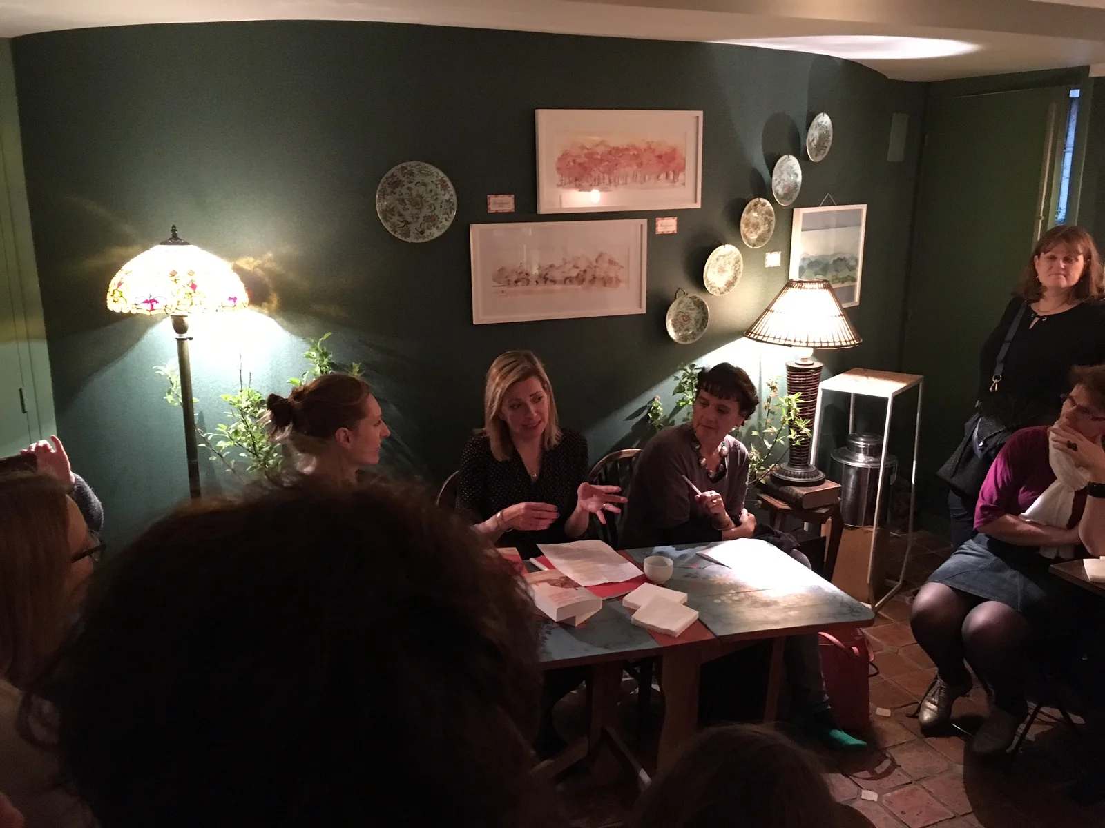 At Thé-rittoire, Paris, discussing La Ferme, and answering questions from bloggeurs, some of whom I recognised from my previous French launch.