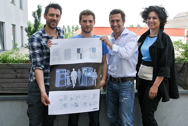 Siegerfoto: Peter Schreckensberger (UnitedDesignPartner), Stefan Pichler, Geri Kozbach-Tsai (Vienna Bar Community), Prof. Sigrid Brell-Cokcan