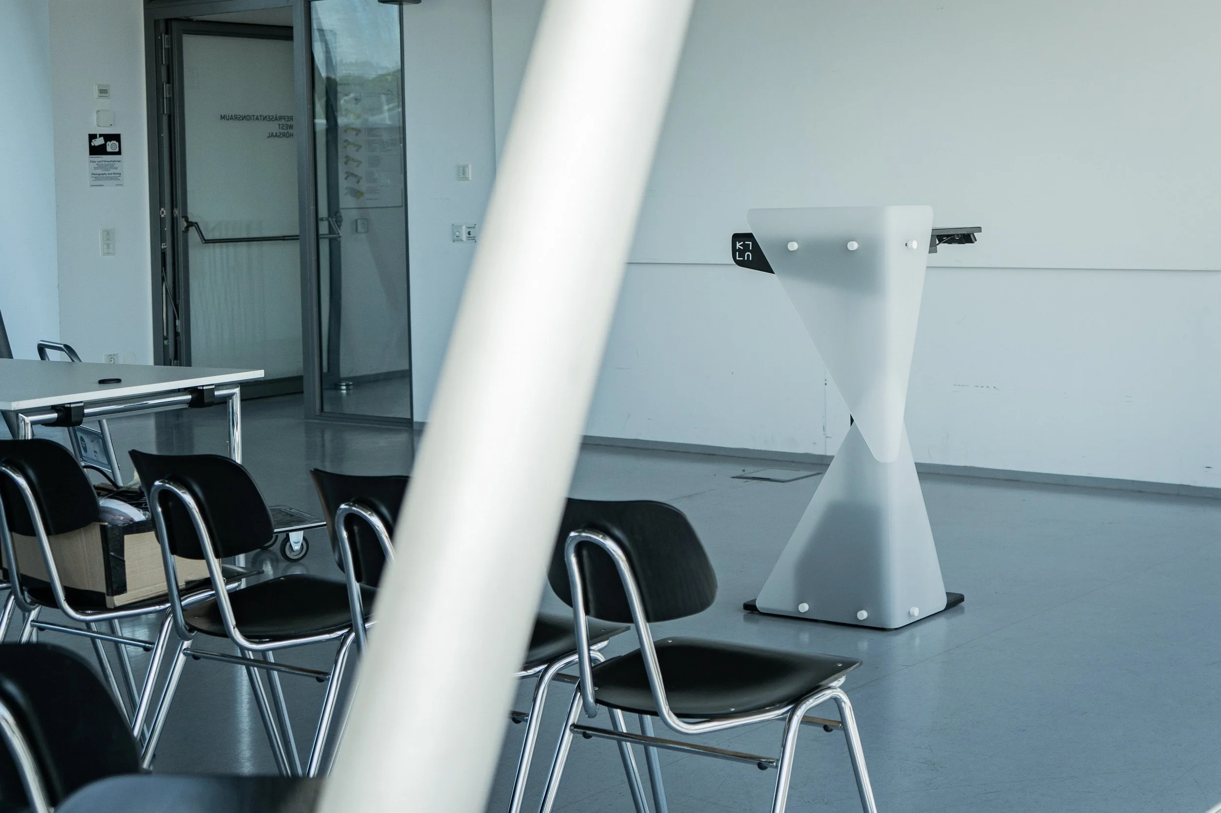 Ein:blick | neues Rednerpult für die Kunstuniversität Linz