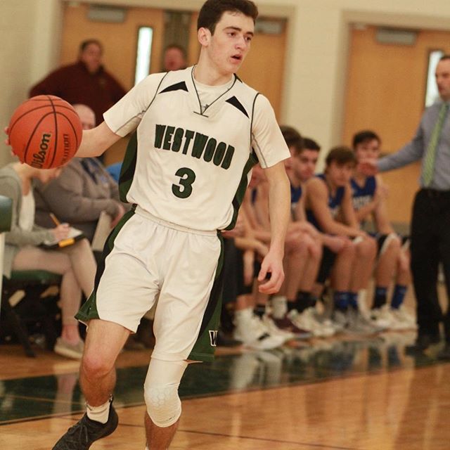 NESB standout guard Patrick Reilly coming off a monster 5 game stretch averaging 16 points per game for @wolverinehoops1 
The junior captain has helped lead Westwood to a 15-2 record while leading the team in blocks and assists per game and 2nd on th