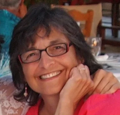 Susan Souder* Joined 2007 - Soprano 2 Psychotherapist, mother of two who enjoys speedwalking, swimming and reading. Recently traveled to Peru, Greece and Vermont.
