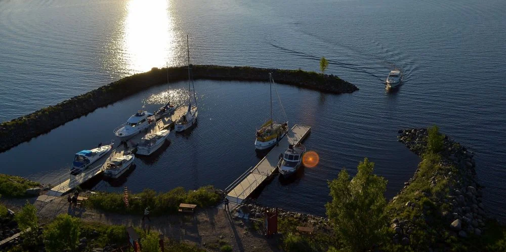 Satamassa taisi olla parhaimmillaan kymmenen venettä.