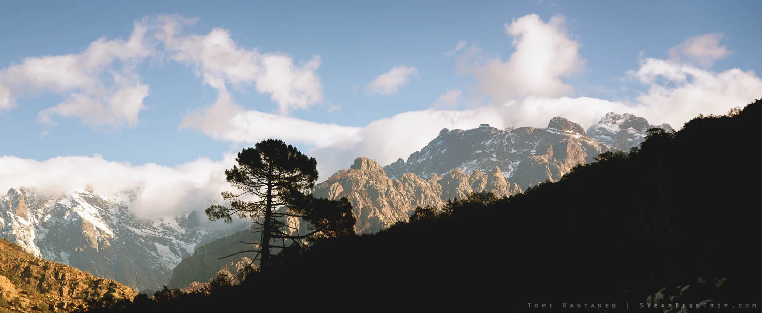 I don't know what it is about looking at rugged mountains, but the sight is really awe-inspiring.