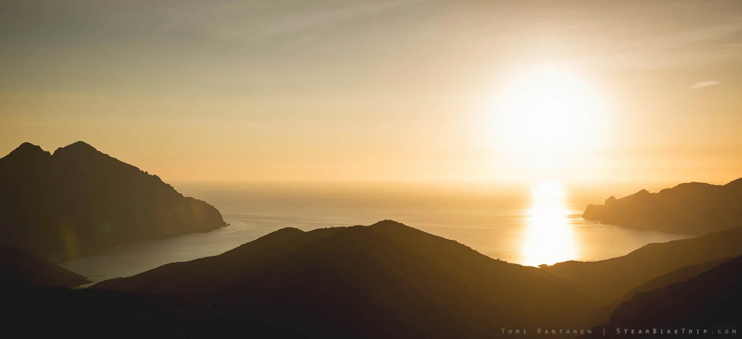 When I decide to settle down somewhere, I would like to have a view of both mountains and the sea.