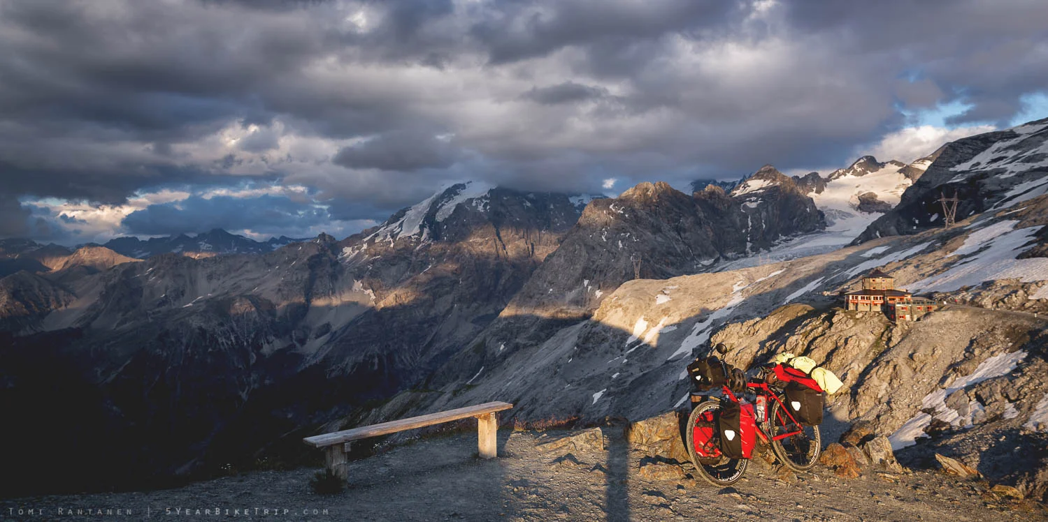 Sunset at the Stelvio mountains, with restaurant Tibet in the background.