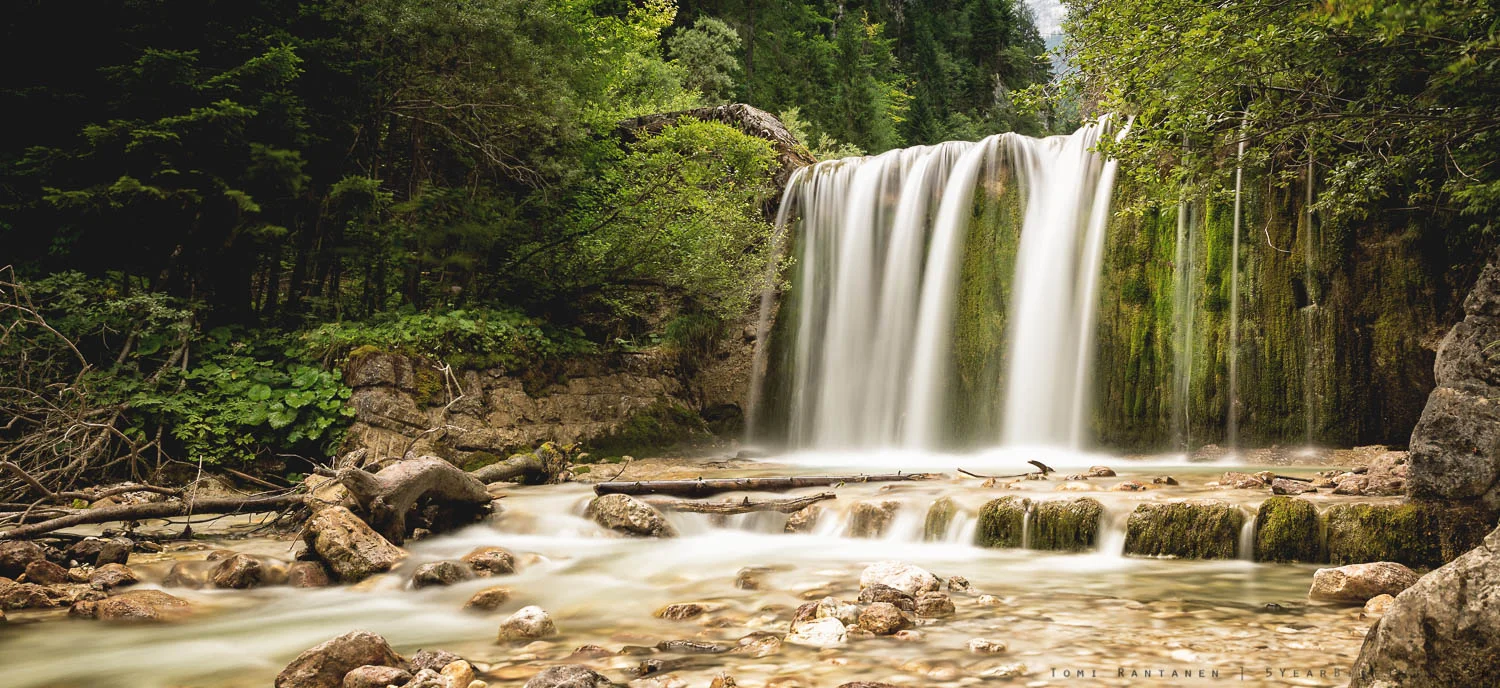 This random small waterfall on the way to a much bigger waterfall turned out to be more photogenic.