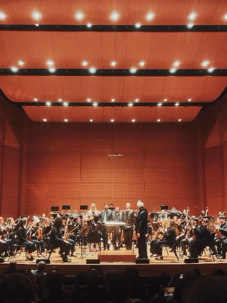 May 8th at Alice Tully Hall ✨
What a privilege to be Ensemble-in-Residence at @newschoolperformingarts and share the stage with Mannes Orchestra, performing the NY Premiere of @conradtao&rsquo;s &ldquo;Concerto for Westerlies.&rdquo;

📷: @adelawagne