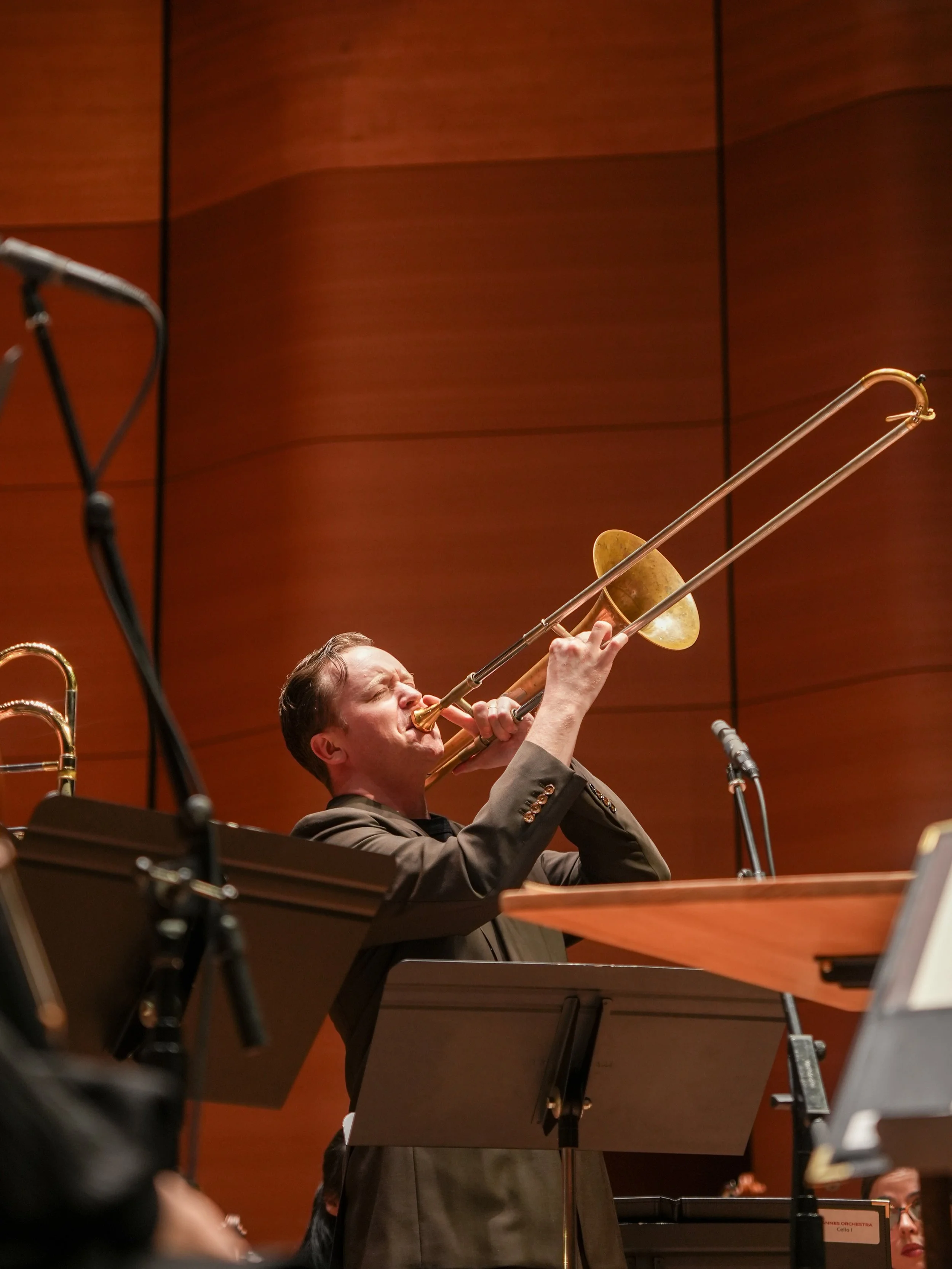 @aclausent in Alice Tully Hall, playing @conradtao&rsquo;s &ldquo;Riverside Tunnel&rdquo; from &ldquo;Concerto for Westerlies.&rdquo;

📷: @newschoolperformingarts 
#thewesterlies #lincolncenter #conradtao #mannes