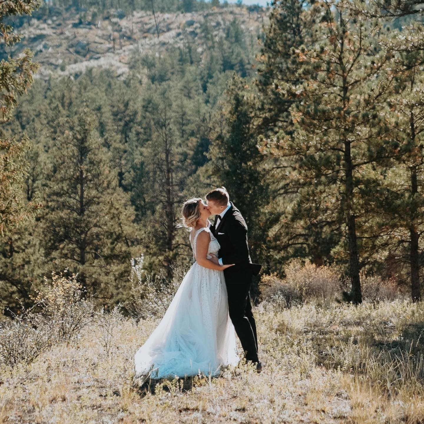 A first look can be such an intimate and beautiful moment between a couple. It&rsquo;s one of my favorite parts of any elopement or wedding 🤍
.
.
.

.
.
.
#coloradoweddingphotographer #coloradobridetobe #coloradoelopementphotographer #coloradoelopem