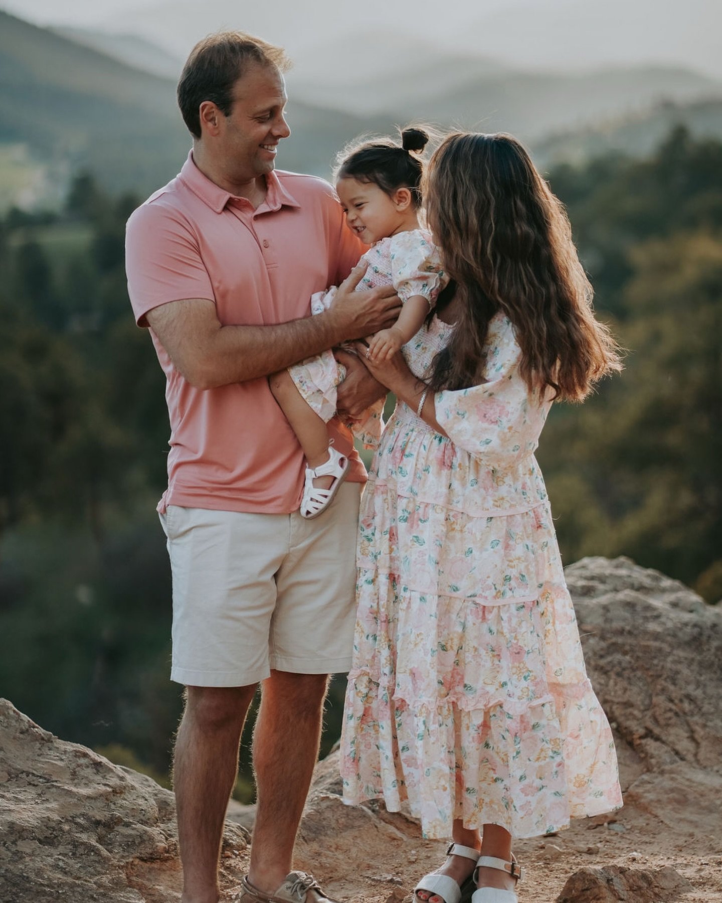 These spring mini family sessions are stealing my heart! So much fun working with @siwenywen and her beautiful family!
.
.
.#coloradofamilyphotographer #coloradofamilyphotography #coloradofamily #denverfamilyphotographer #denverfamilyphotography #fam