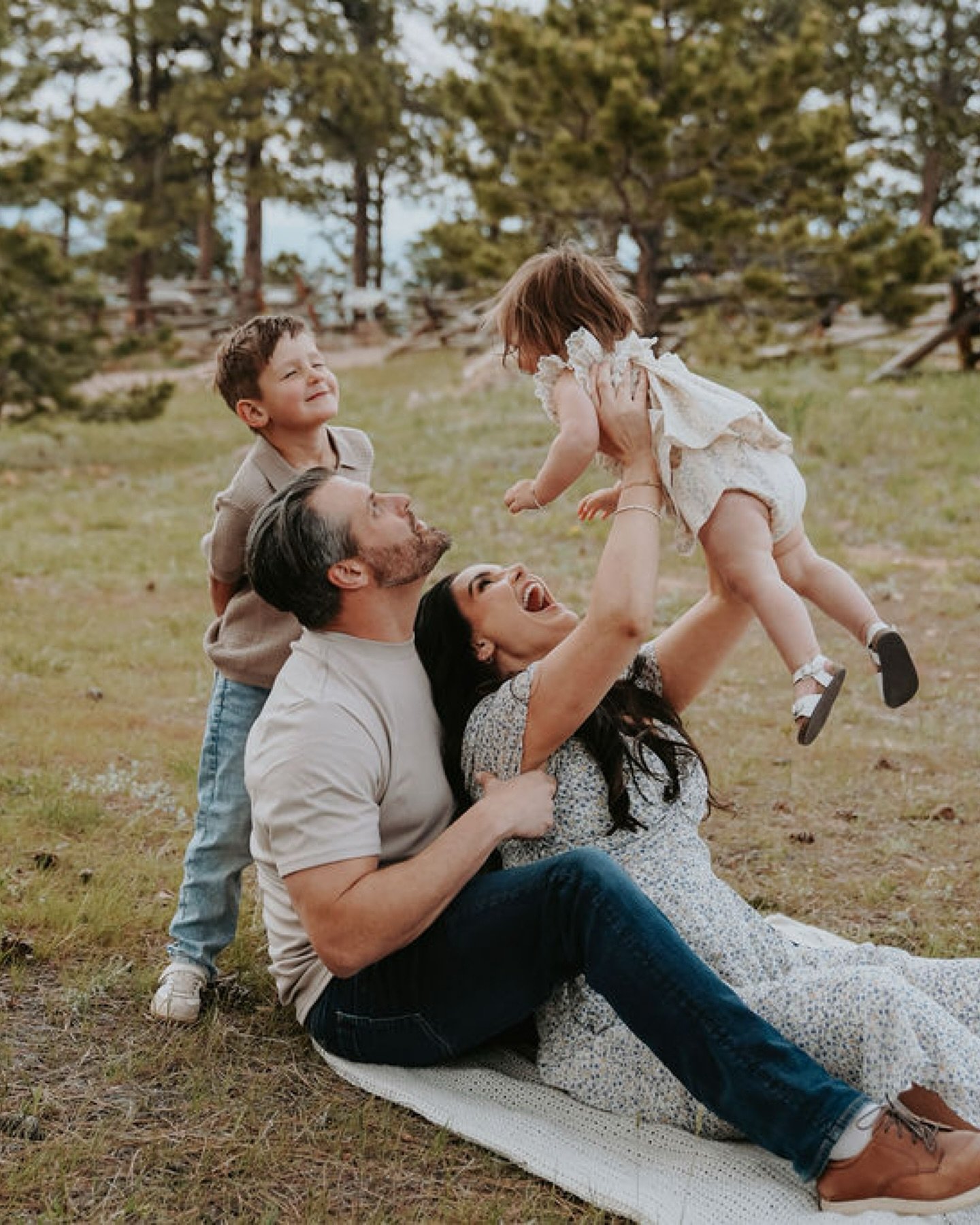 Happy Memorial Day weekend! May your weekend be filled with smiles and laughter among loved ones 🤍
.
.
.
#familytime #familyphotoshoot #coloradofamilyphotographer #denverfamilyphotographer #documentaryphotographer #coloradofamilyphotography