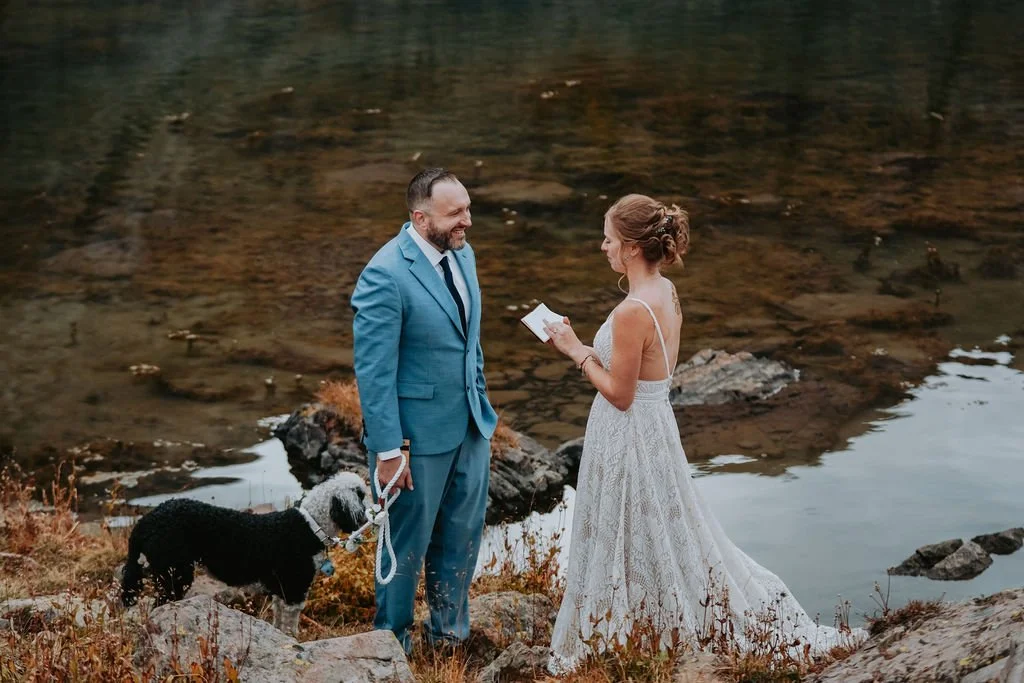 AngelaandEric_CeremonyandHikeDown-008.jpg
