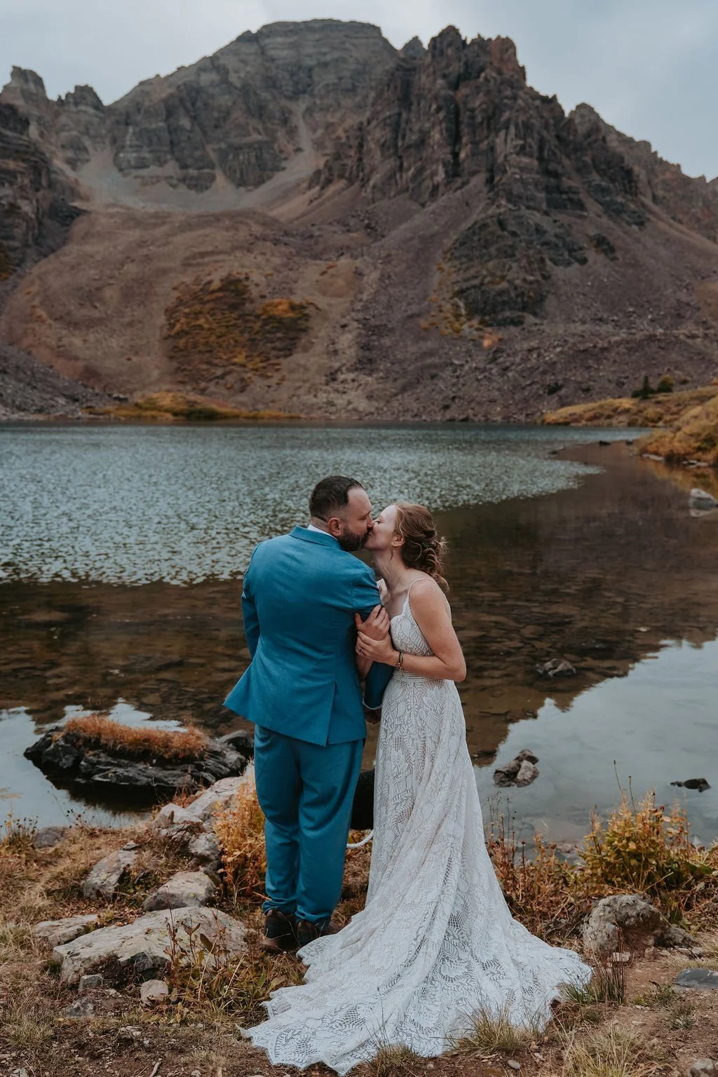 AngelaandEric_CeremonyandHikeDown-090.jpg