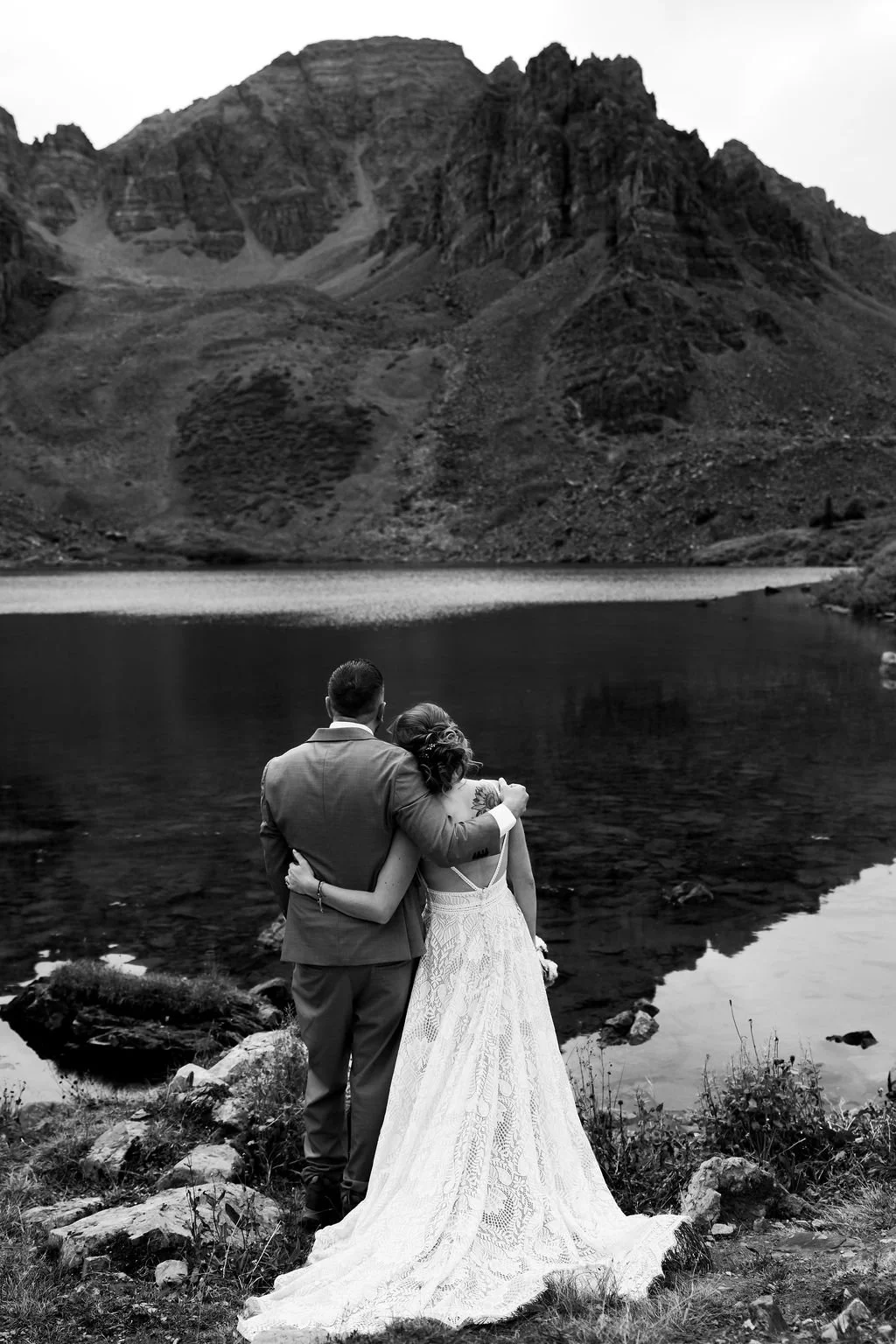 AngelaandEric_CeremonyandHikeDown-196.jpg