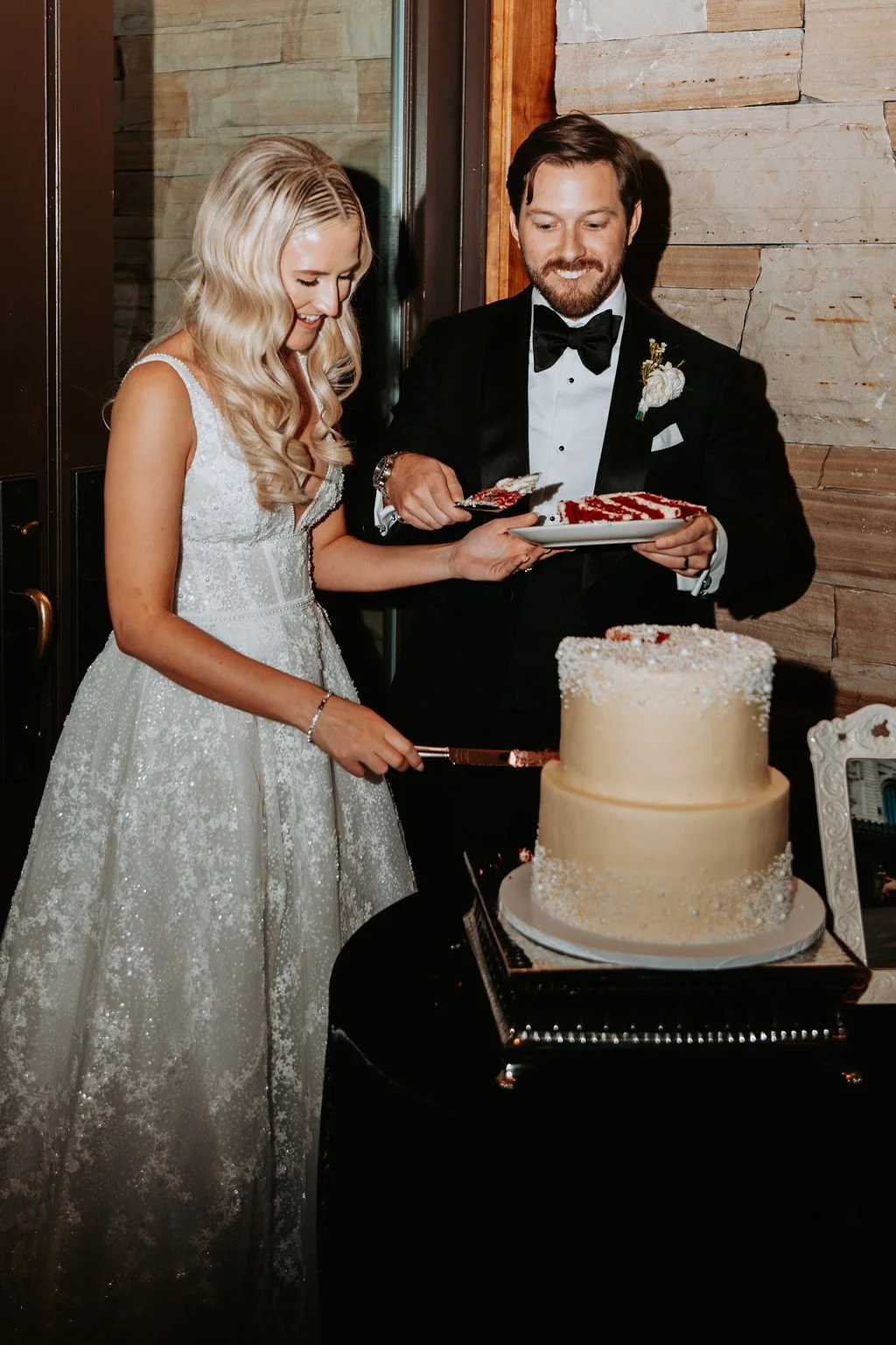 MelissaandFrazier_CakeCutting-13.jpg
