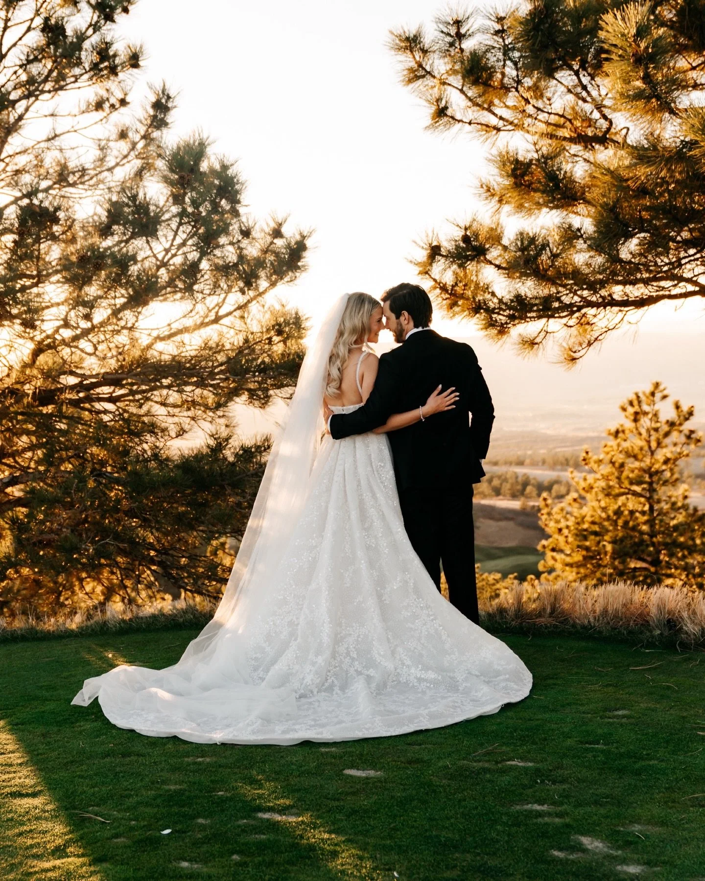 What a wedding to end 2025 with! This wedding was elegant, fun and just so incredibly stunning to photograph for @mellissa_77 &amp; @frazierflasher ! Congrats again to this beautiful couple! 
.
Vendors: 
Venue: @sanctuarygolfcourse 
Second 📷: @hello