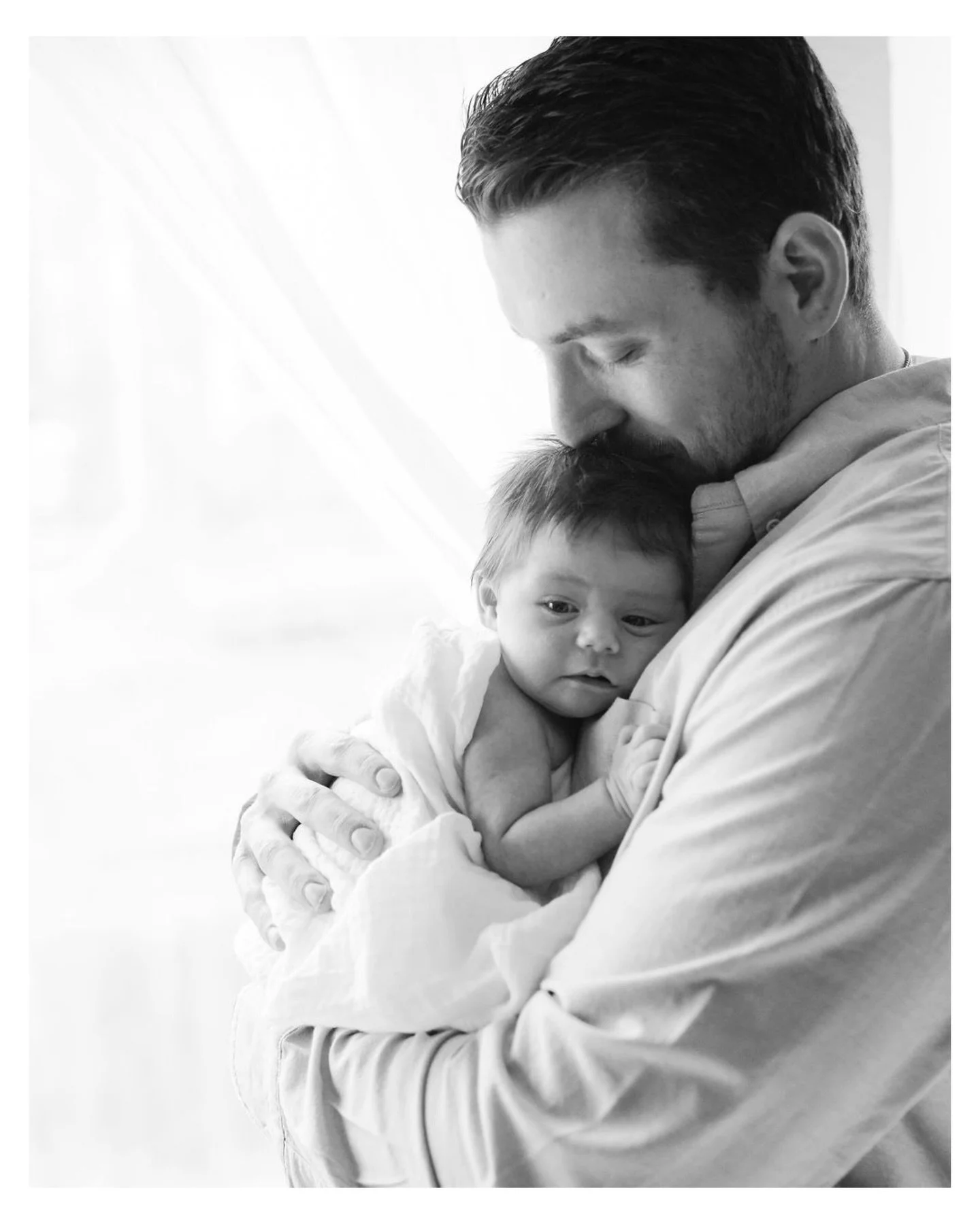 I can&rsquo;t with how adorable this whole family is! Nora has the sweetest smile and so much hair! Loved getting to know this cutie family of three!!!
.
.
.
#newbornphotography #coloradonewbornphotographer #denvernewbornphotography #denvernewbornpho