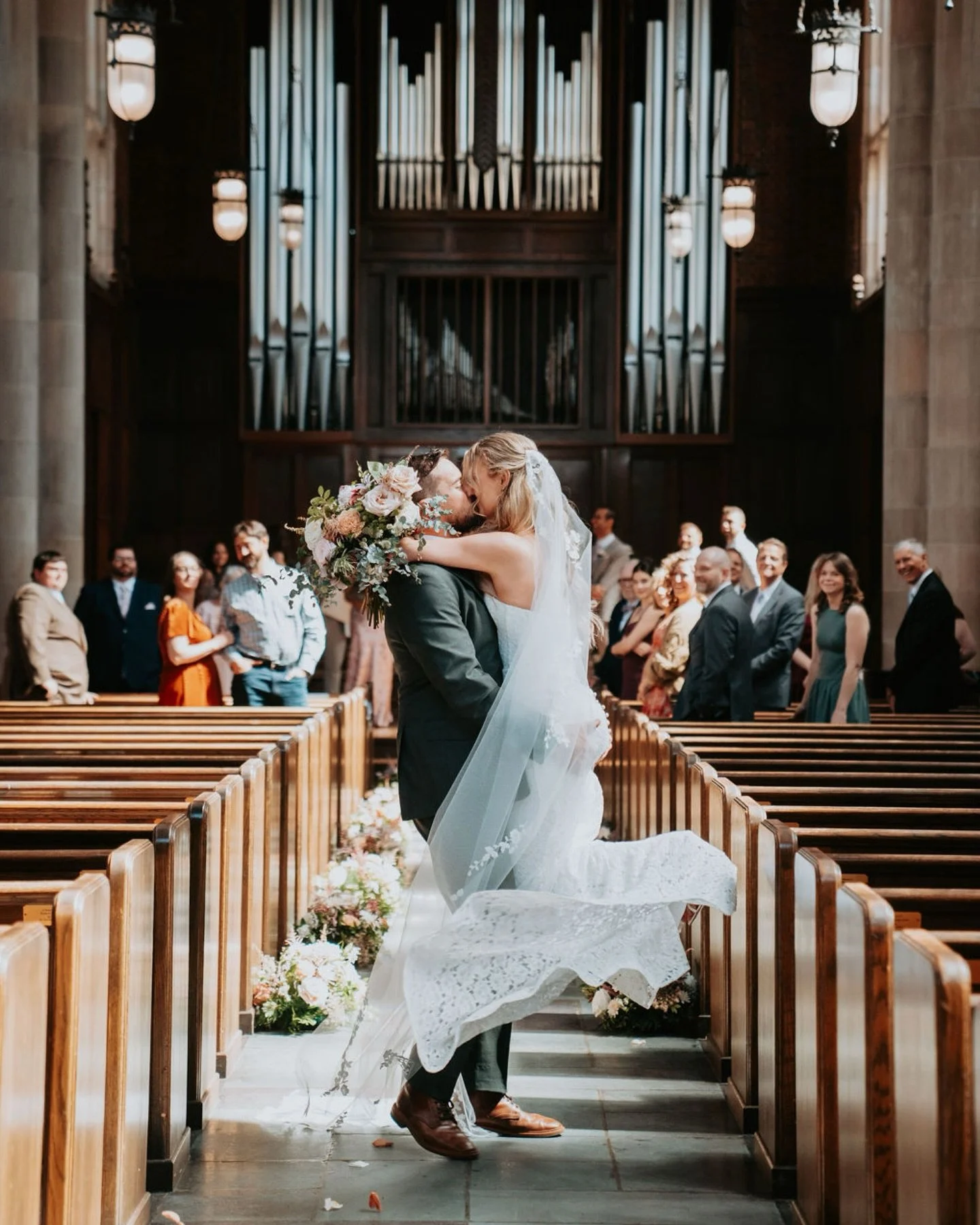 Sneak peeks from Saturdays beautiful Nashville wedding at @sbc_weddings with @heathernwise and @huck_and_roll are in! I&rsquo;ll be dreaming of more southern weddings for months to come!! Always happy to return to my old stomping grounds to document 