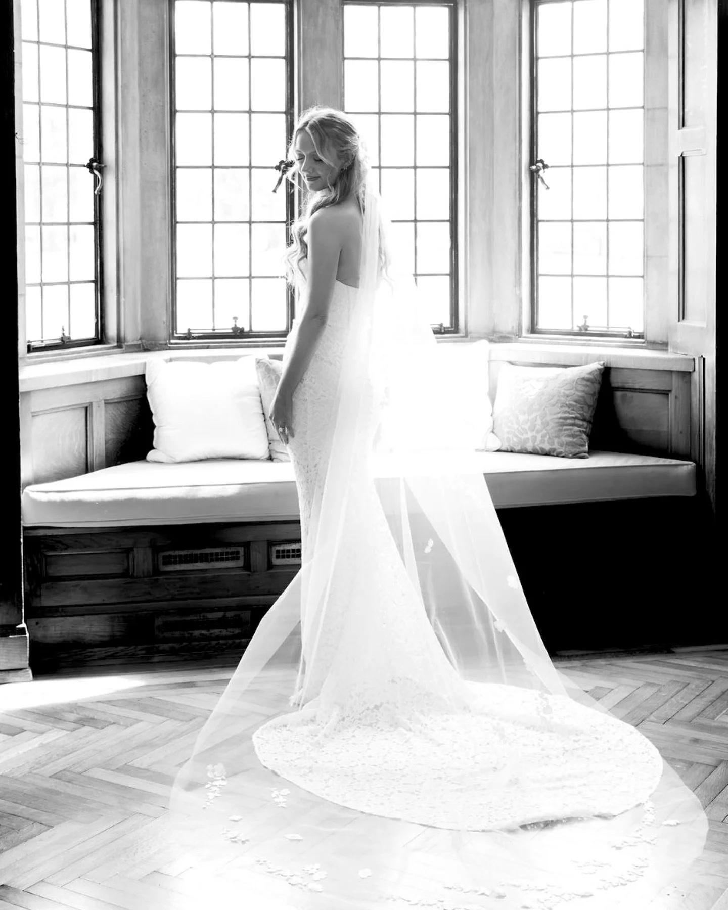 Such an incredibly beautiful wedding for @heathernhaile &amp; @huck_and_roll last month in Nashville! I can&rsquo;t get over the classic imagery we created together! Congrats again ❤️❤️❤️
.
.
.
.
.
.
Vendors: 
Venue: @sbc_weddings &amp; @thechloenash