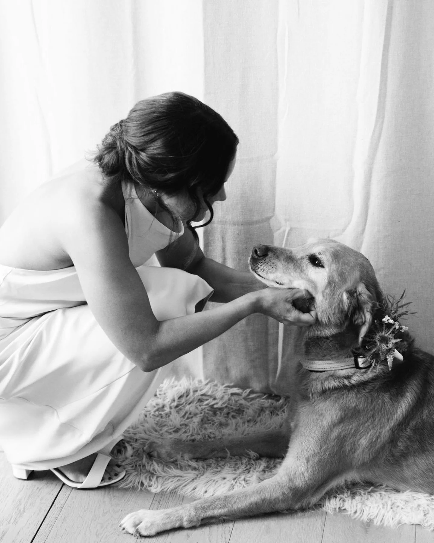 Delivered this gallery to my friends @robbie_tank_gunner_n_moo &amp; @tayloresantoss this week! Always so touched to document the most important days for friends 🤍🥹
.
.
.
Flowers by @wildirisfloralstudio 
.
.
.
#elopementphotographer #elopementcoll