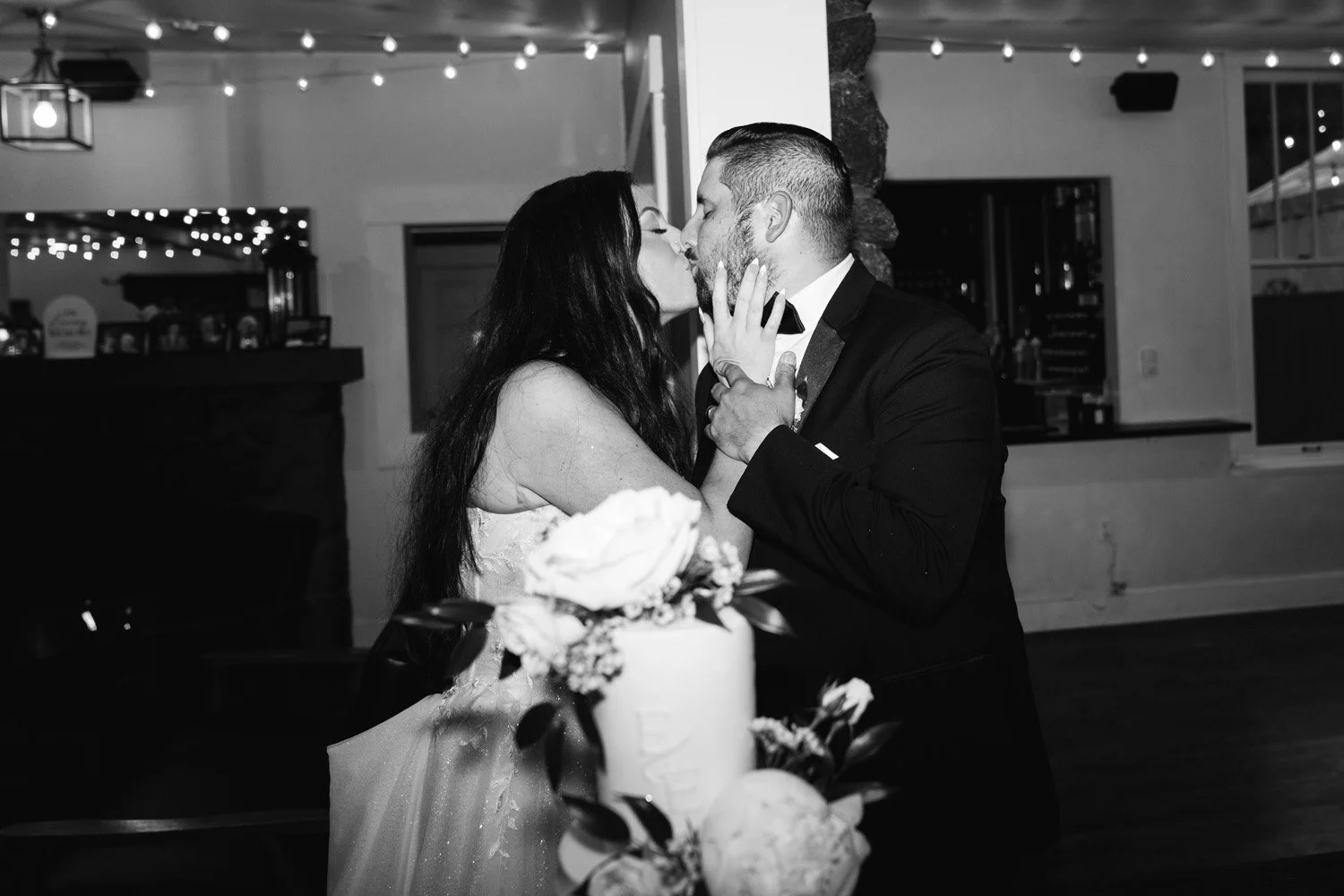 Erin&Eric_CakeCutting-14.jpg