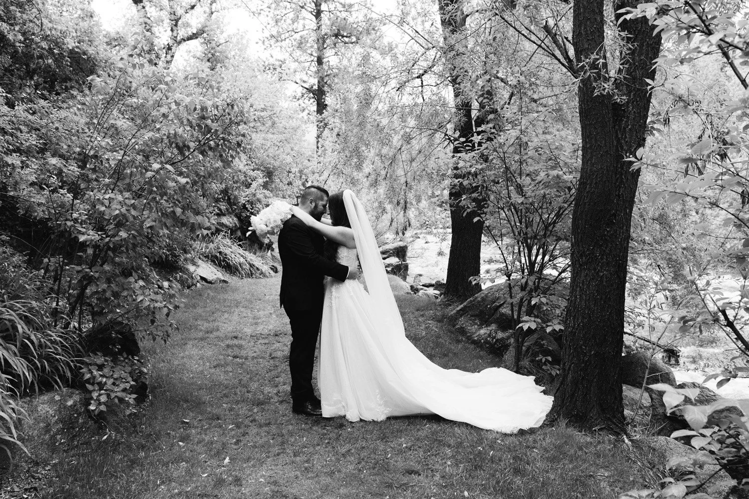 Erin&Eric_Couple-37.jpg