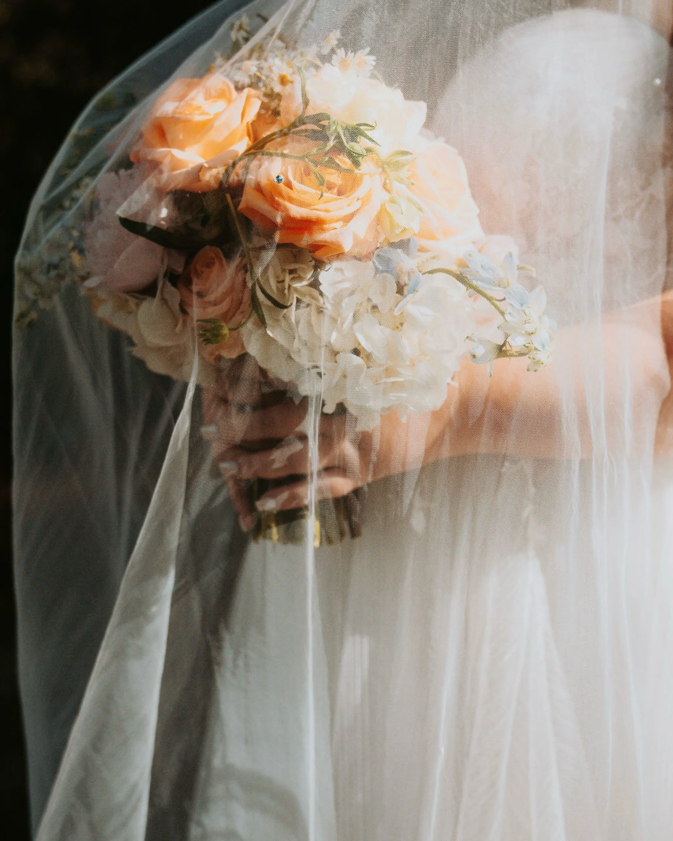The most beautiful mountain microwedding for O+D in Larkspur this past week. Surrounded by close family and friends, this cute couple celebrated their union with all the smiles in the world! Congrats 🍾 
.
.
.
Vendors: 
Venue: @theperryhousebygwen 
H