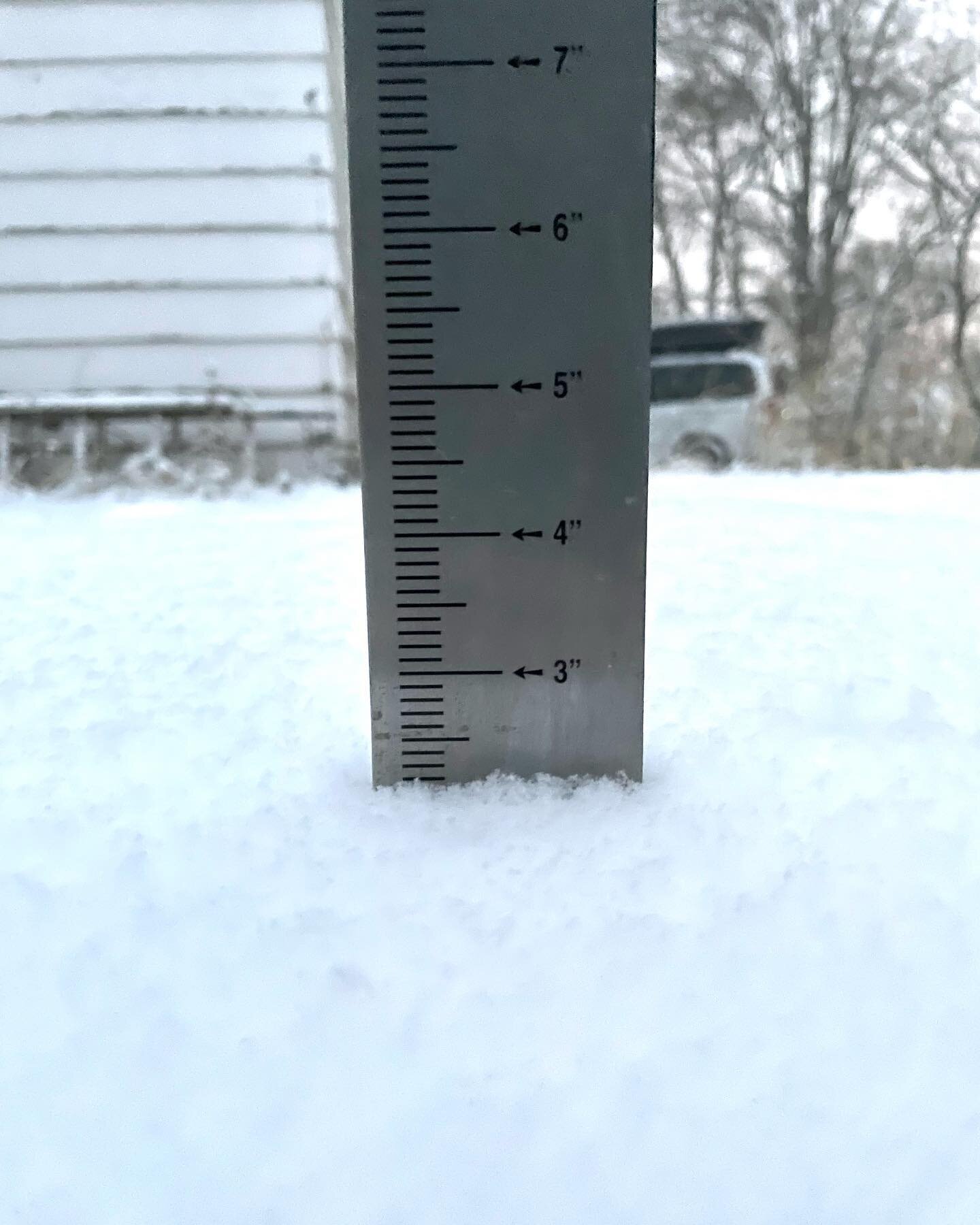 2.5&rdquo; as of 5pm in Eau Claire&hellip; Who&rsquo;s hitting the park tonight?! ❄️❄️ 

Mother Nature loves #GivingTuesday!