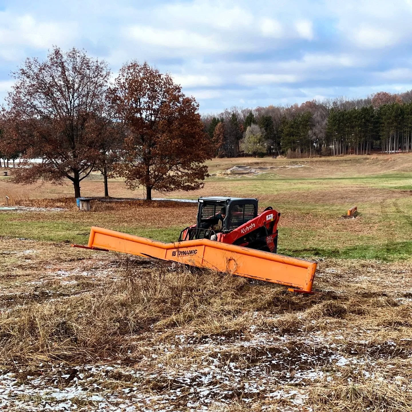 Nothing like a little taste of snow to get us excited for the upcoming winter season! ❄️ We spent some time earlier this week getting ski trails cleaned up and placing the big dog @dynamic_fitness_and_strength rails on the hill.

The lights are on, t