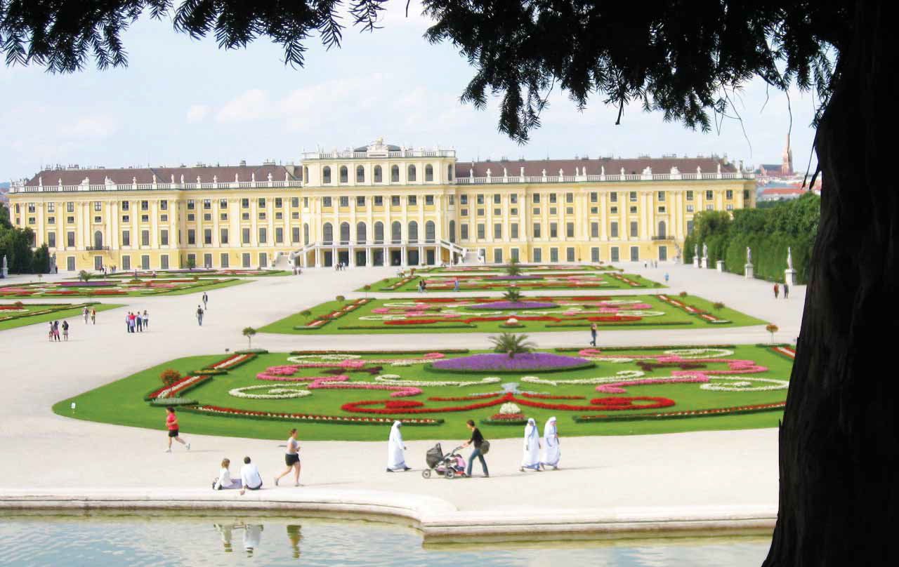 Imperial Palace Vienna Wide.jpg