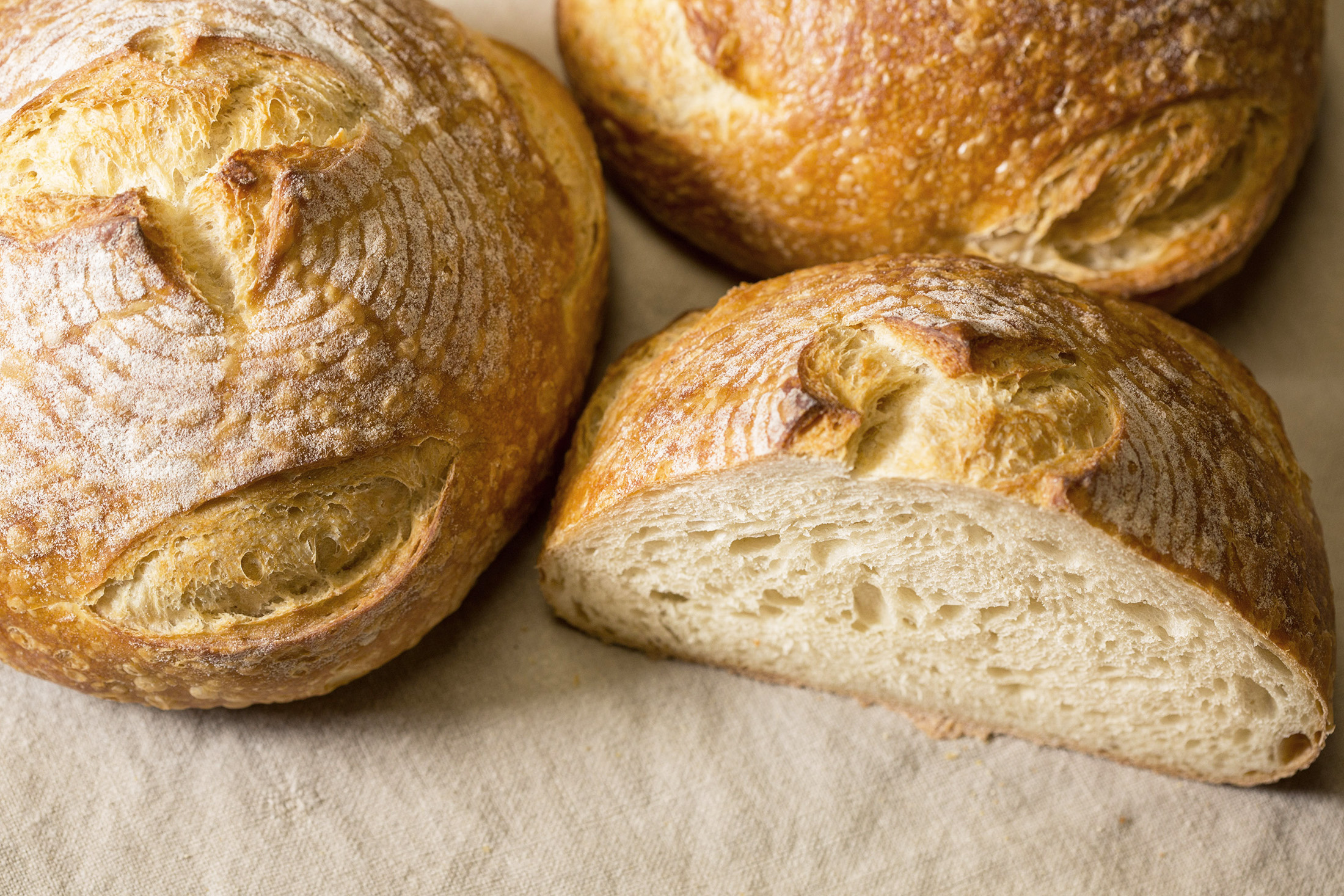 Round_Loaves_Cut.jpg