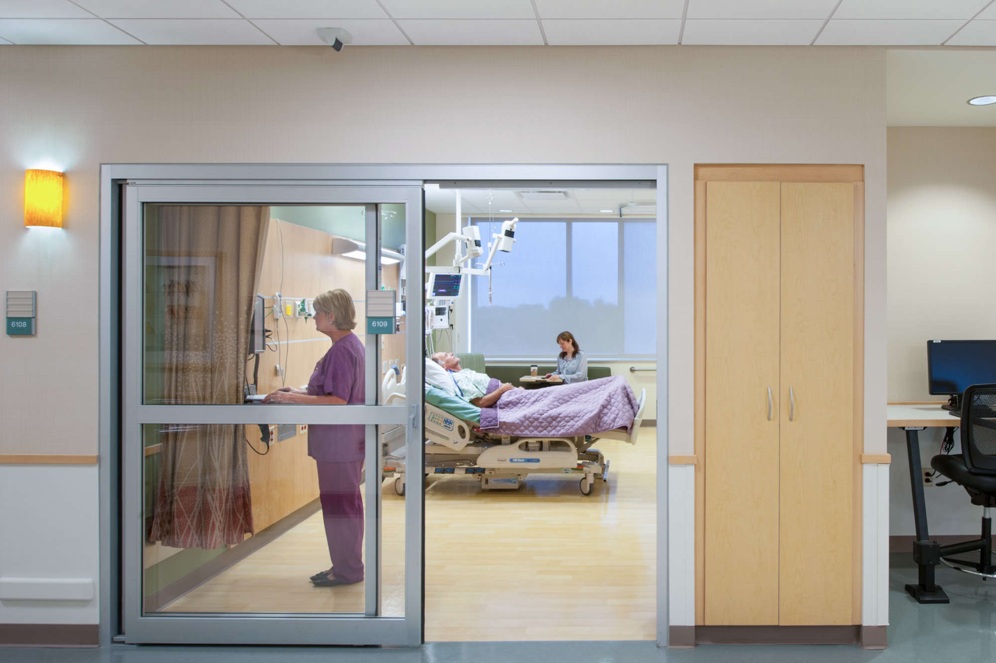 CARLE patient room kn07 web size.jpg