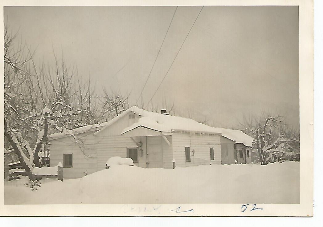 Arnold Nila home January1952.jpg