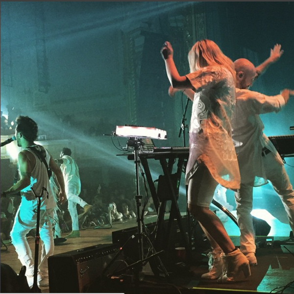 Alluxe performs on Miguel's Wildheart tour 2015