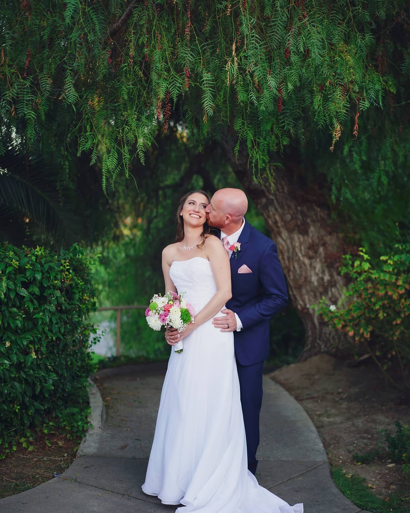 Beautiful location @wedgewood.menifeelakes 
#weddingphotography #weddingday 
#lakewedding #wedgewoodweddings #photographer #photography #brideandgroom #love #ido #photooftheday