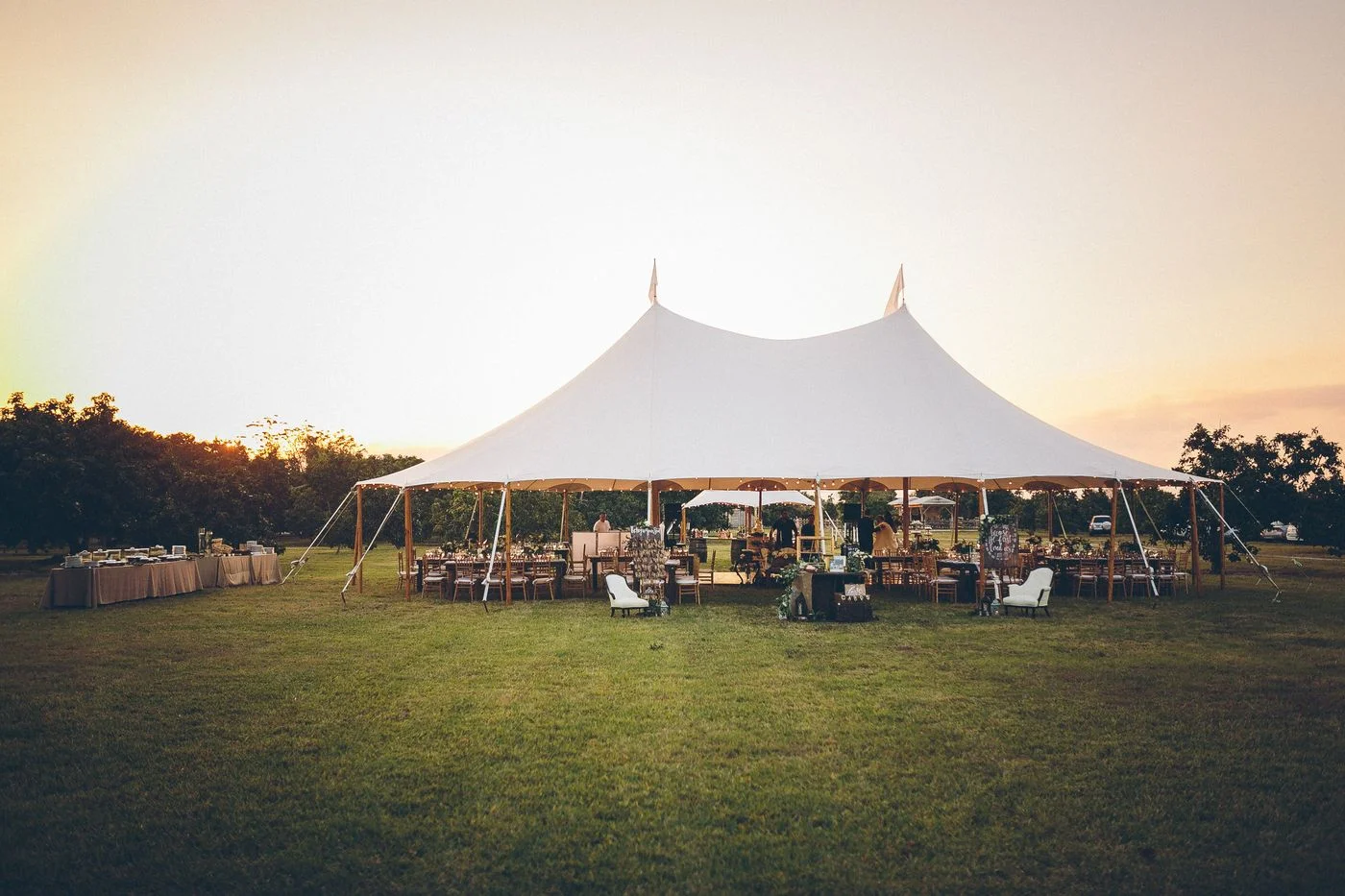 Vintage Styled Wedding Tent at Estancia Culinaria Photography by Daniel Lateulade
www.daniellateulade.com
