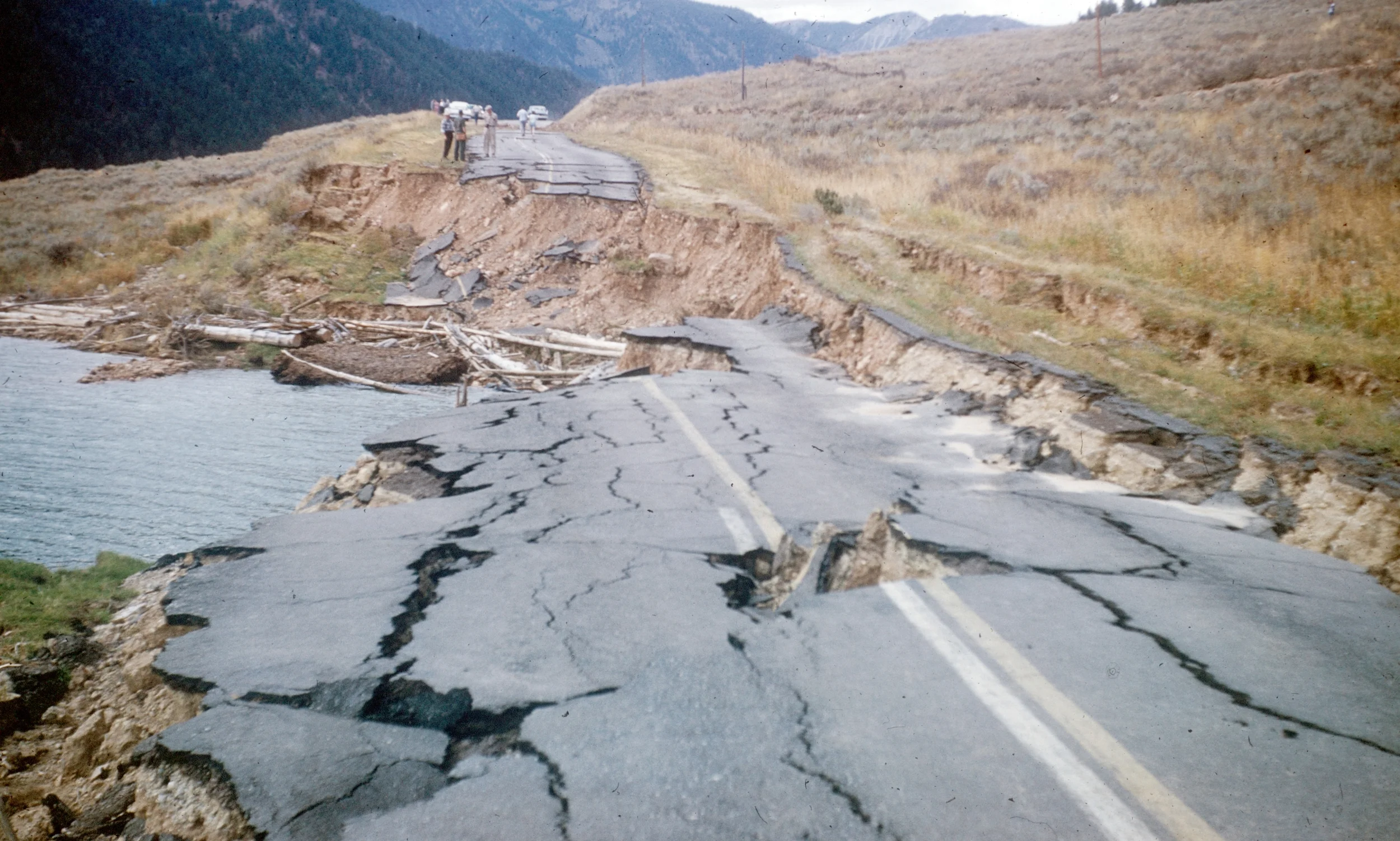 Roaddamage59quake.JPG