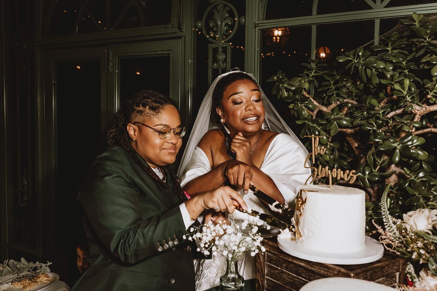 Cake cutting is always an adventure (makes for a great .gif later too!) 
Don&rsquo;t you worry though- I&rsquo;ve got your back and will help you cut it and eat it thoroughly 🤪 

Associate shot for @hennessyphotoco 

⁣
.⁣
.⁣
.⁣
.⁣
.⁣
#rockymountainb